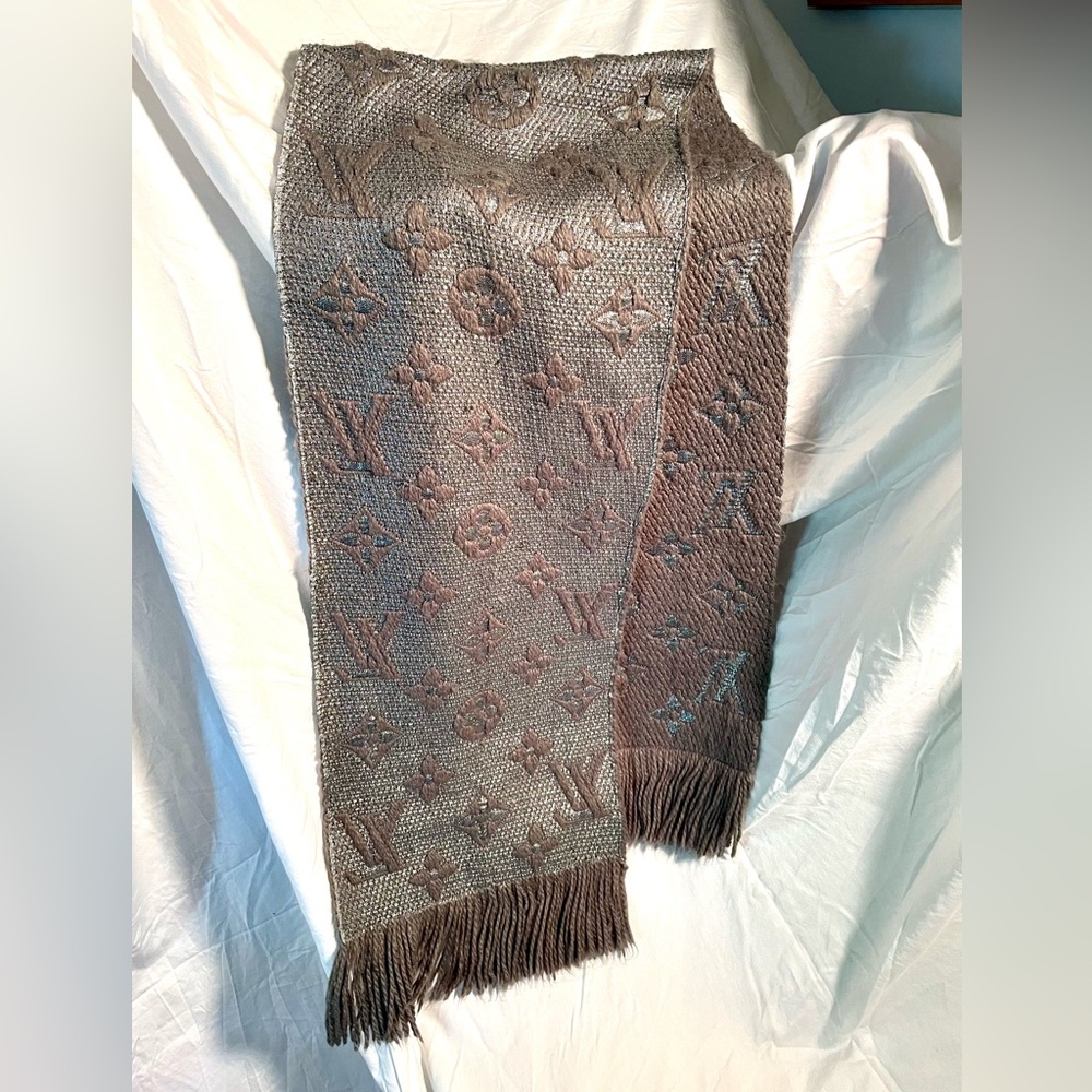 EUC Louis Vuitton Logomania Monogram Gray & Silver Wool $ Silk Scarf - Picture 5 of 8